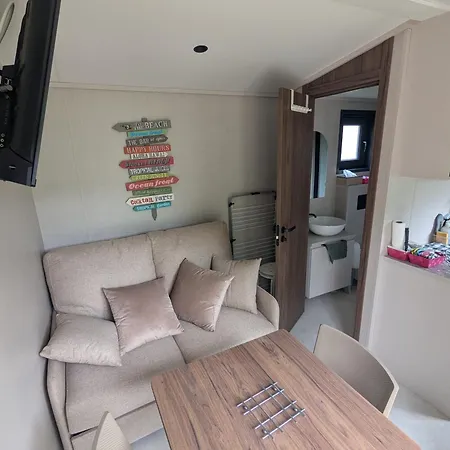 Tiny House Climatisee Avec Piscine A 15 Min De La Cite De Carcassonne Roullens
