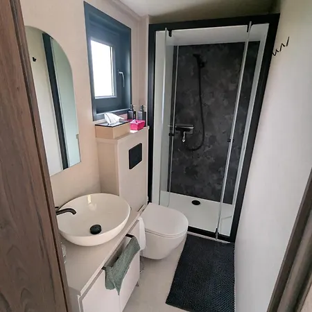 Tiny House Climatisee Avec Piscine A 15 Min De La Cite De Carcassonne * Roullens